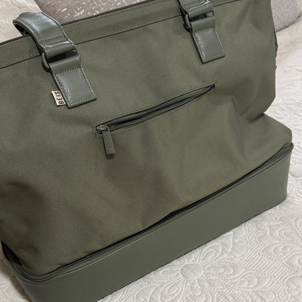BEIS Forest Green Duffel Bag NWT - Picture 2 of 3